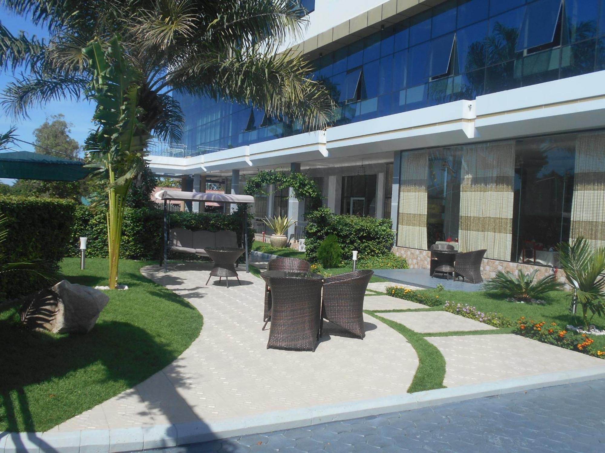 Adden Palace Hotel & Conference Centre Μουάνζα Εξωτερικό φωτογραφία